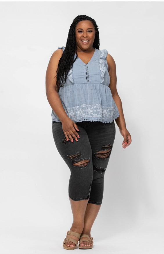 Plus size clearance distressed capris